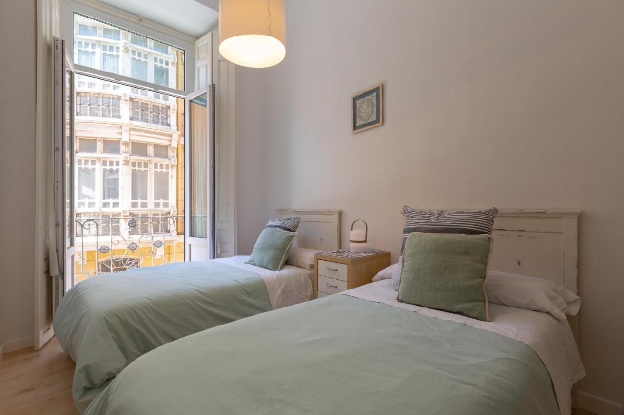 Luminoso Apartamento De Dos Habitaciones Con Vistas A Las Catedral Málaga Exteriör bild